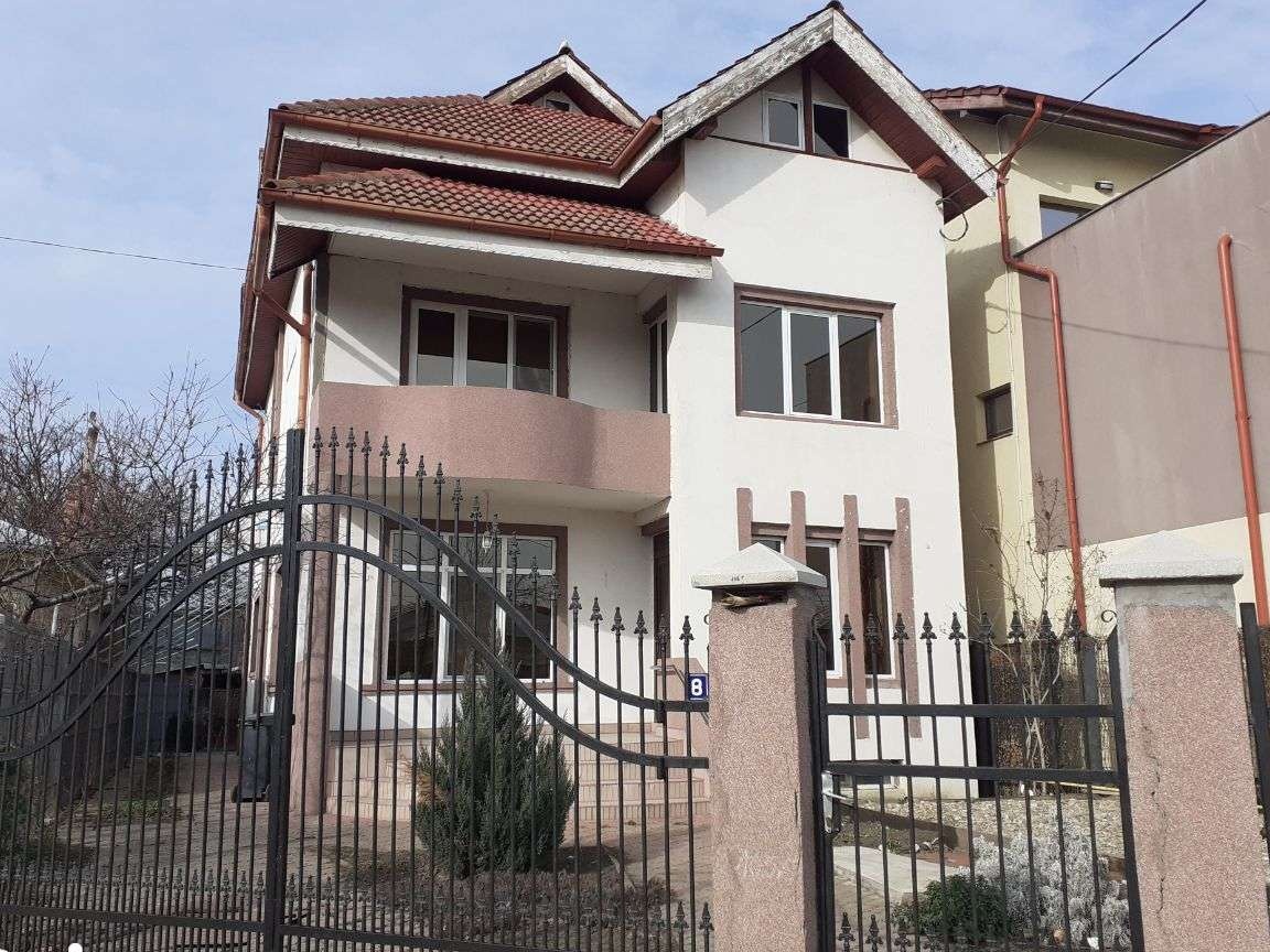 Vila D÷P+E+M (cu lift- curent Trifazat ) -strada Paring