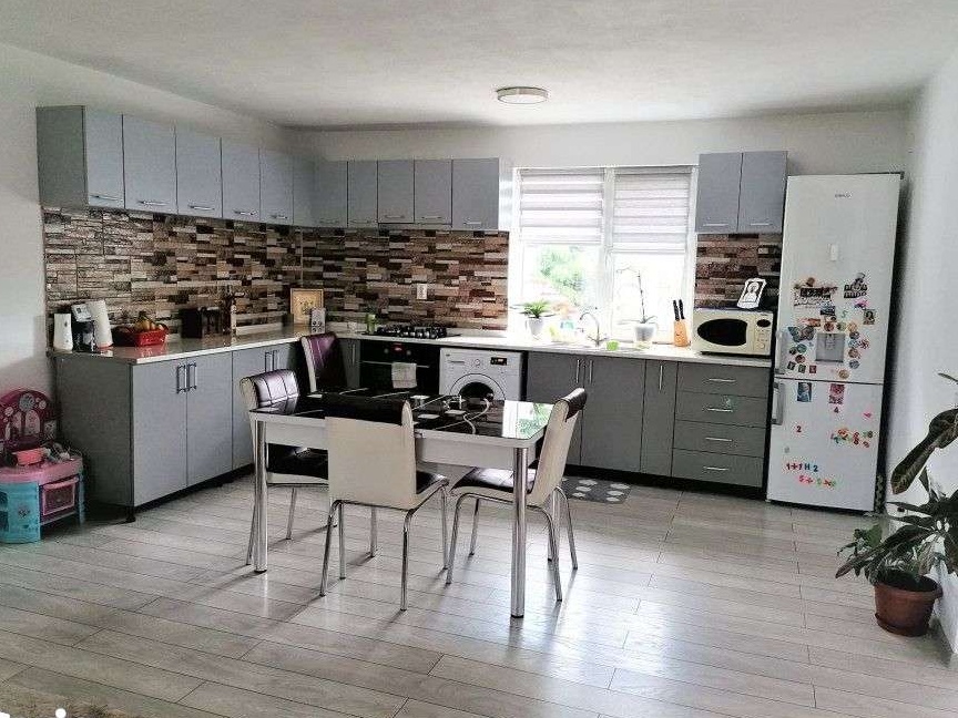 Vila in Calinesti cu 4 camere si curte spatioasa
