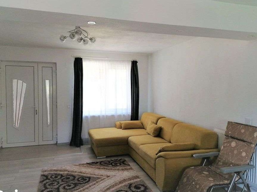 Vila in Calinesti cu 4 camere si curte spatioasa