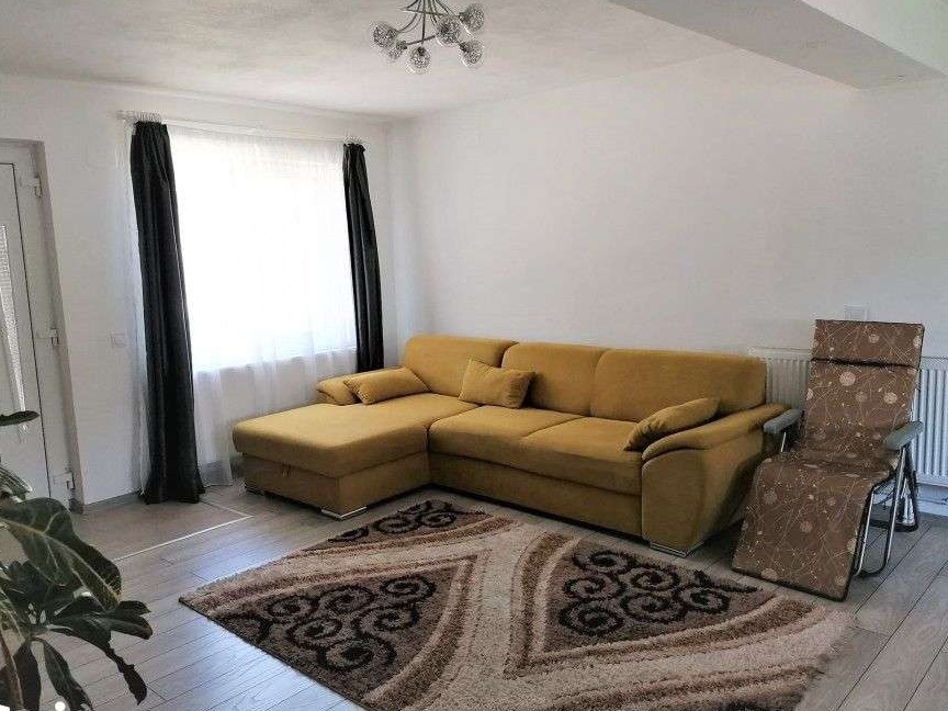 Vila in Calinesti cu 4 camere si curte spatioasa