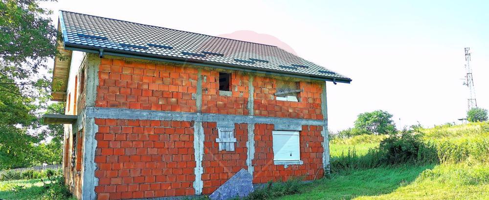 Vila la rosu 4 Dormitoare Grajduri-Iasi