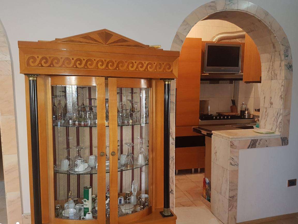 Vila lux de Inchirat in Zona Eroii Revolutiei -Pieptanari 1350 EURO