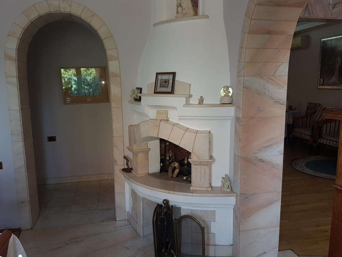 Vila lux de Inchirat in Zona Eroii Revolutiei -Pieptanari 1350 EURO