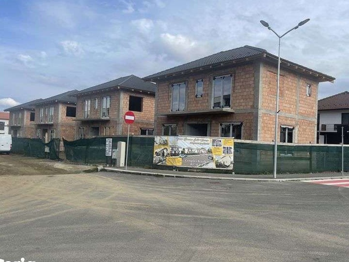 Vila lux Ghimbav cartierul Flroilor