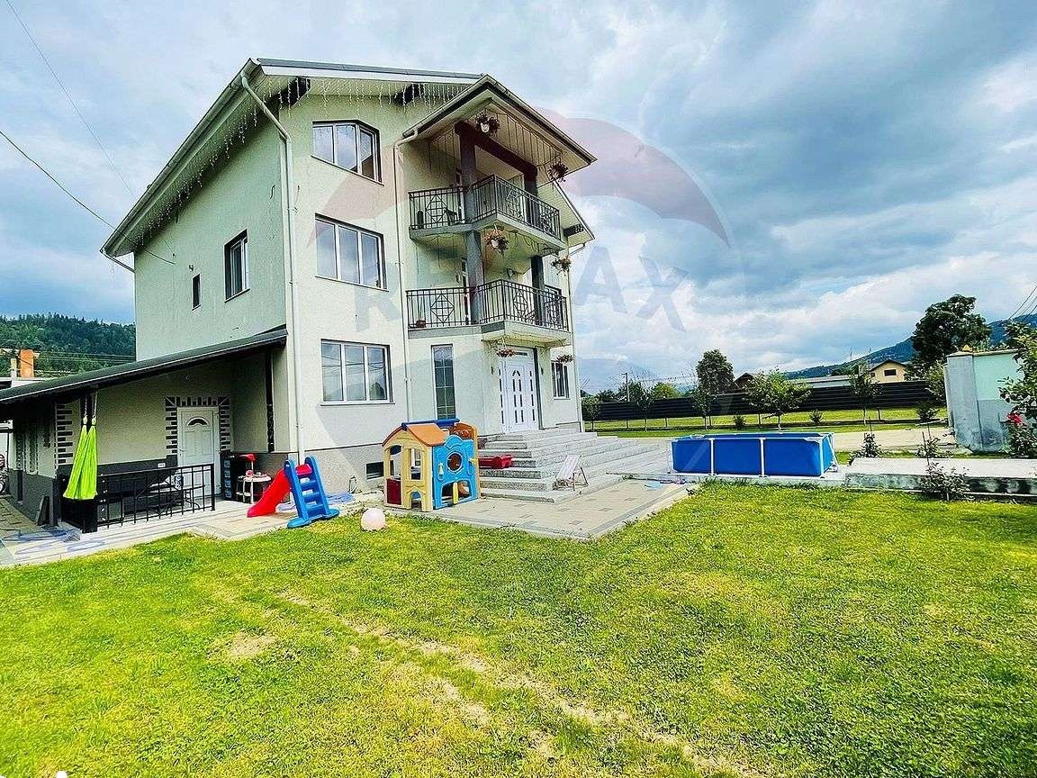 Vilă/ Pensiune/Hotel de vânzare Frasin, Suceava, Bucovina