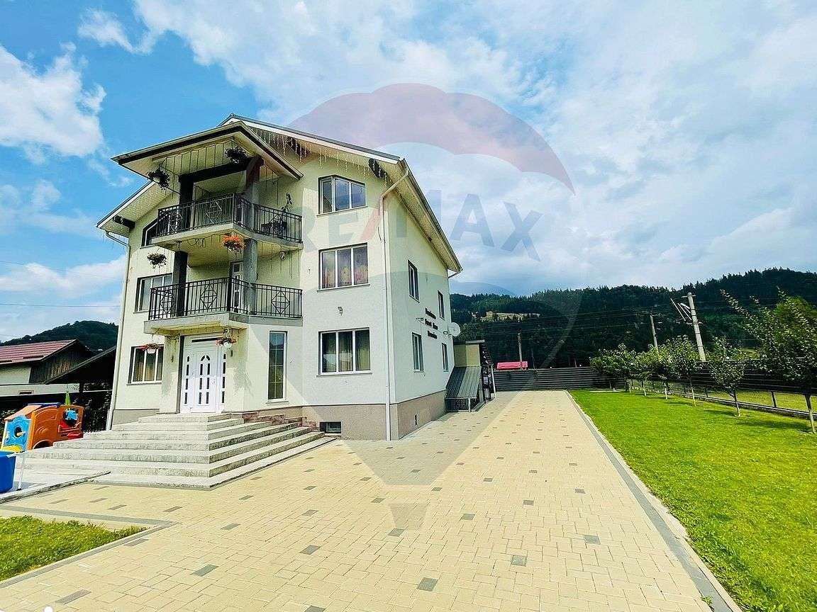 Vilă/ Pensiune/Hotel de vânzare Frasin, Suceava, Bucovina