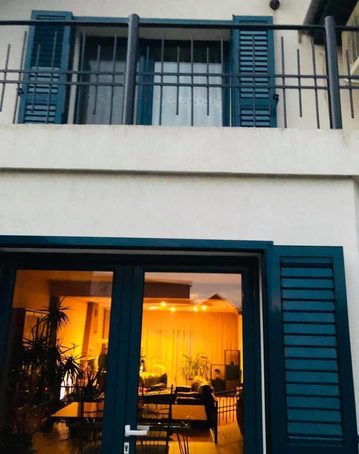 Vila spectaculoasa cu o gradina de poveste