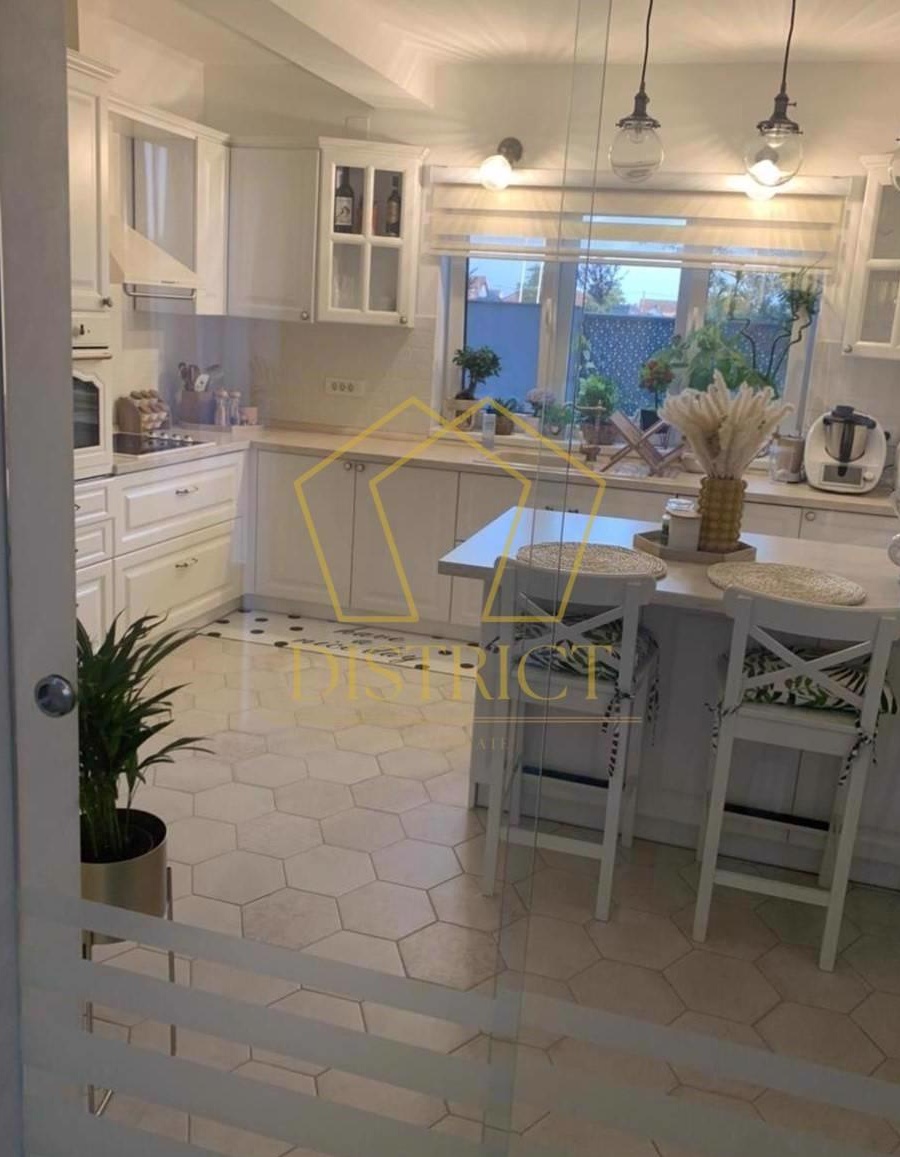 Vila superba cu 4 camere | Ronat