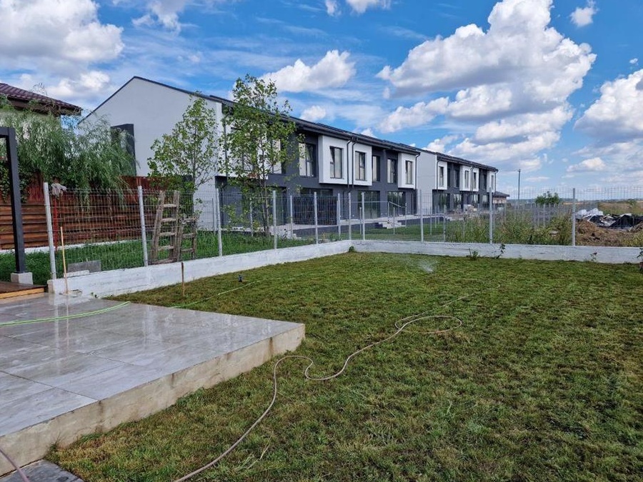 Vila Tunari 4 camere, 2 bai, terasa, pivnita, 254mp teren, curte individuala