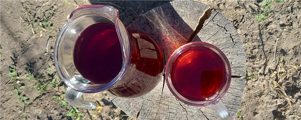 Vin roșu de-mi dulce 100% natural.