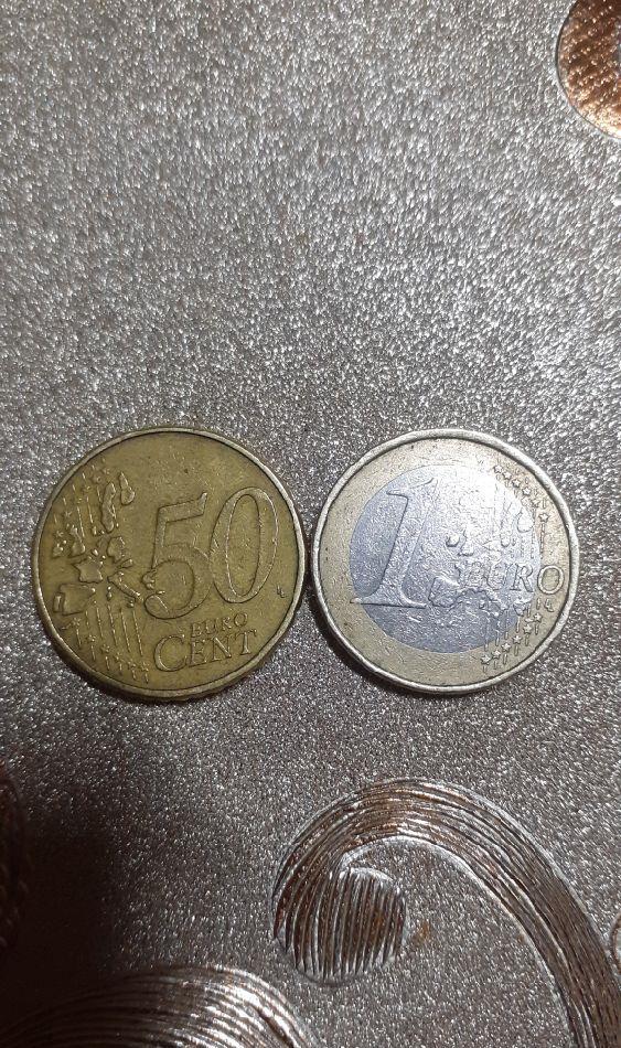vind 2 monezi de  colecție  anul 2002
