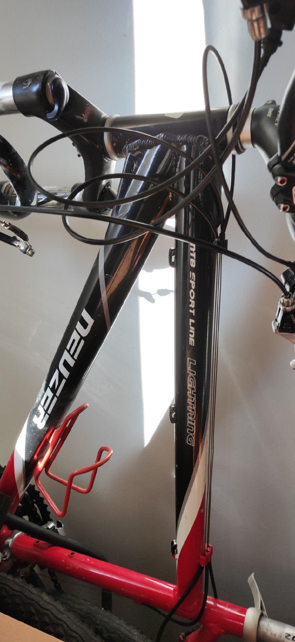 Vind bicicleta perfomanta cu cauciucuri bune