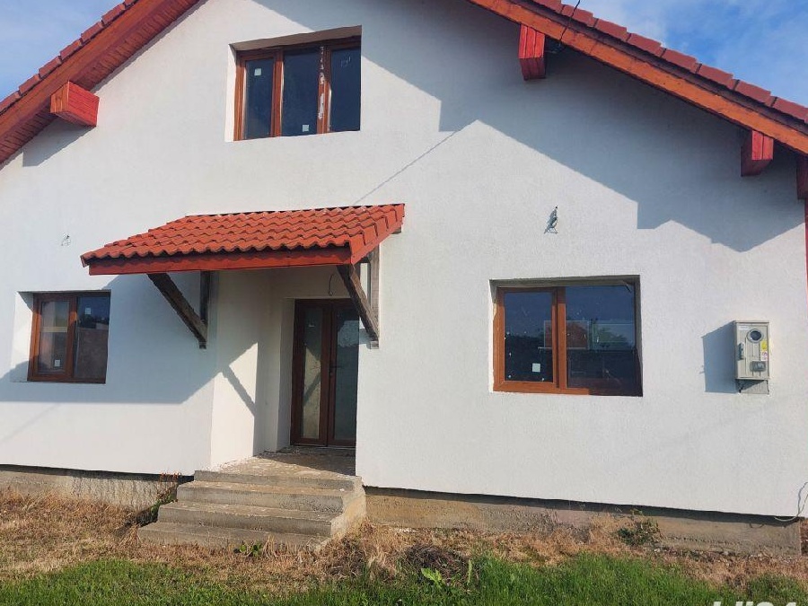 vînd casa la gri