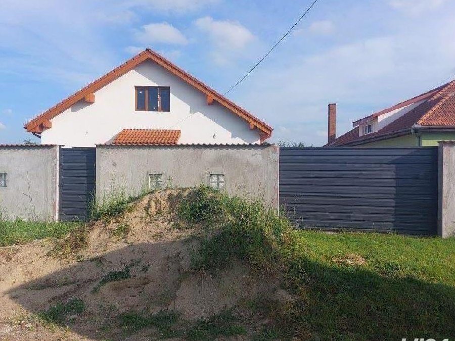 vînd casa la gri