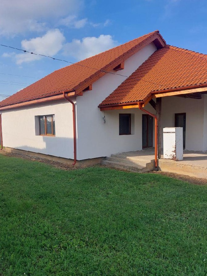 vînd casa la gri
