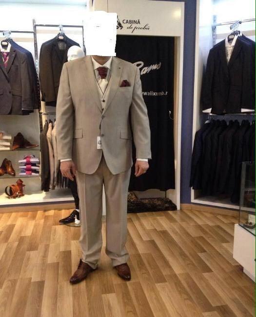 Vind costum de ceremoni .Firma Felix Ramiro Nou