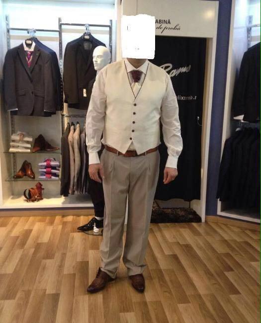 Vind costum de ceremoni .Firma Felix Ramiro Nou