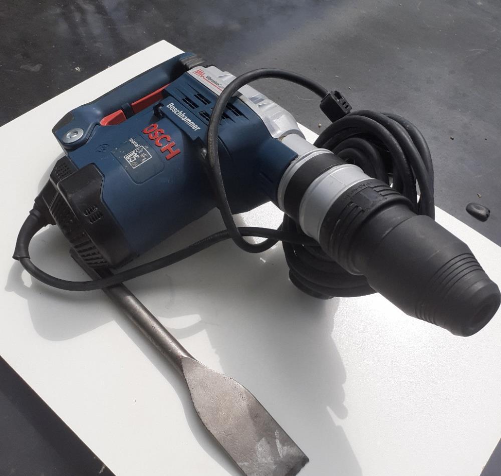 Vind demolator BOSCH- GSH 5 CE aproape nou(oct.2021)arată si functionează 10/10