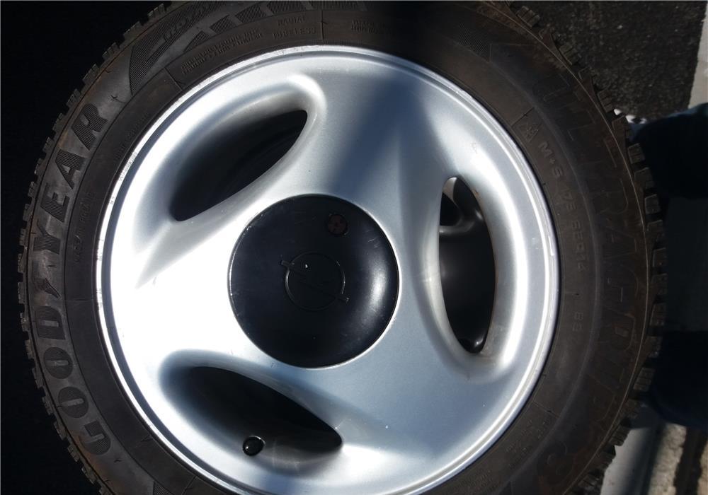 Vind jante de aluminiu cu anvelope de iarna