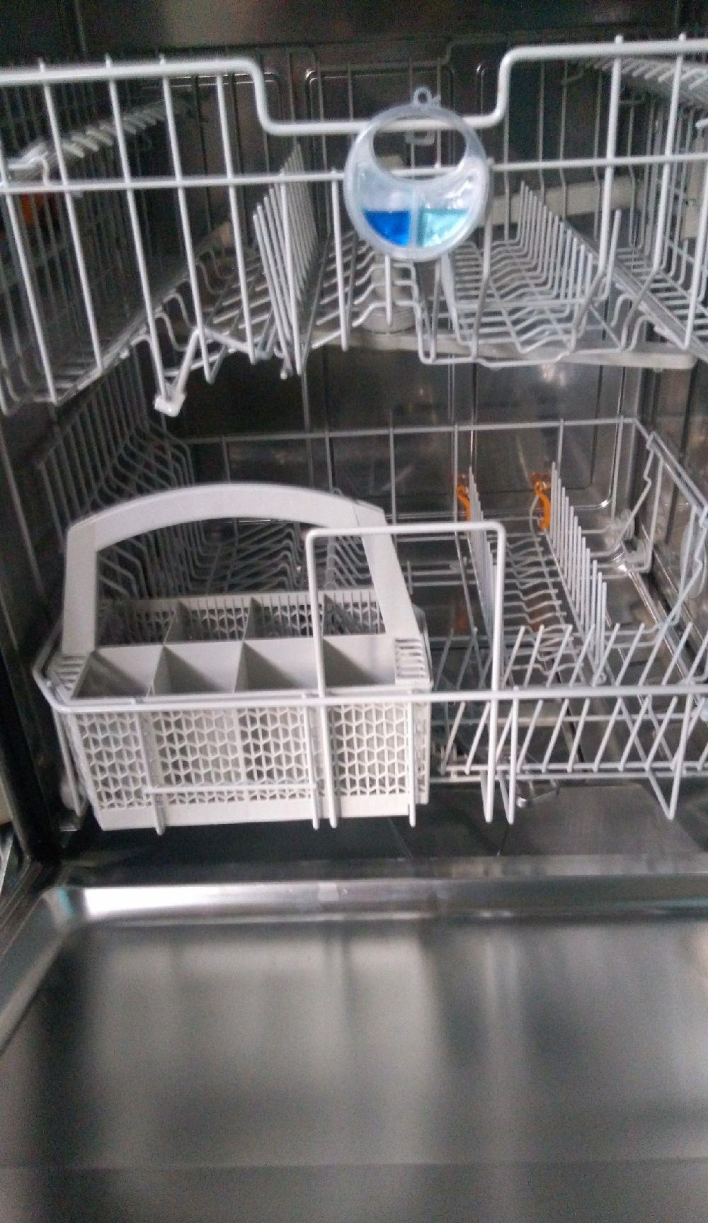 Vind mașina de spălat vase Miele.