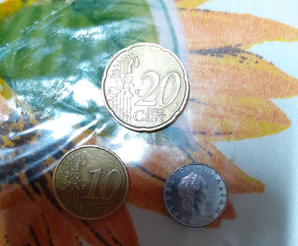 vînd monezi de colecție anu 2002 italia