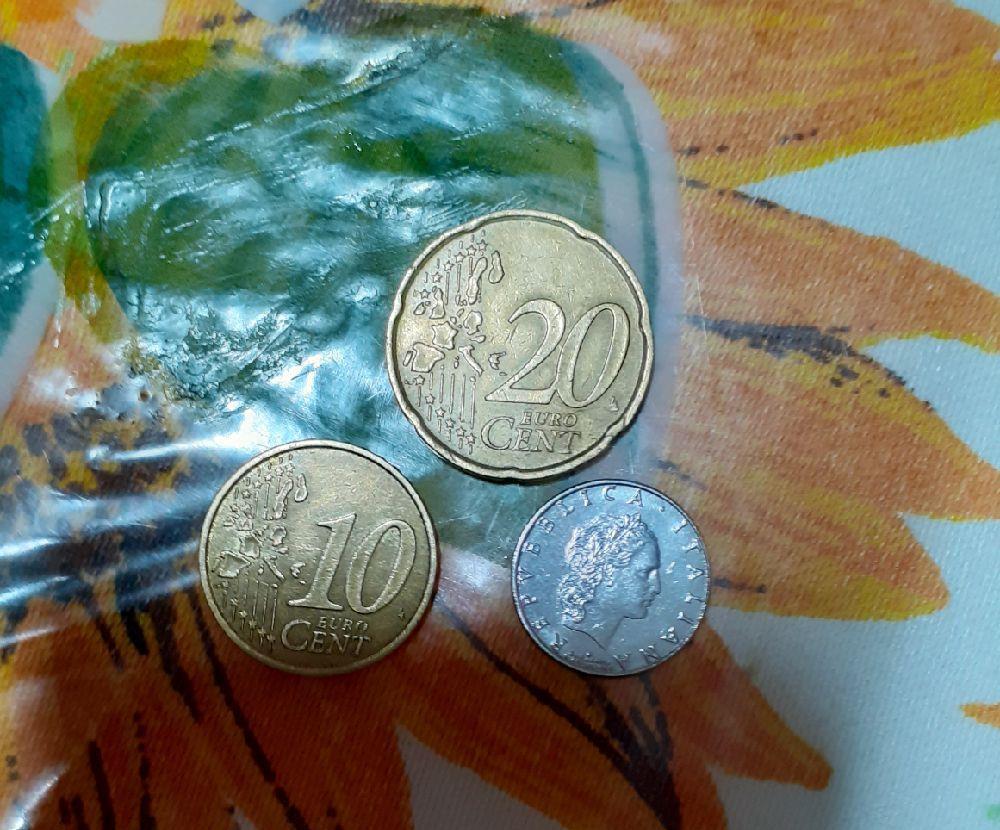 vînd monezi de colecție anu 2002 italia