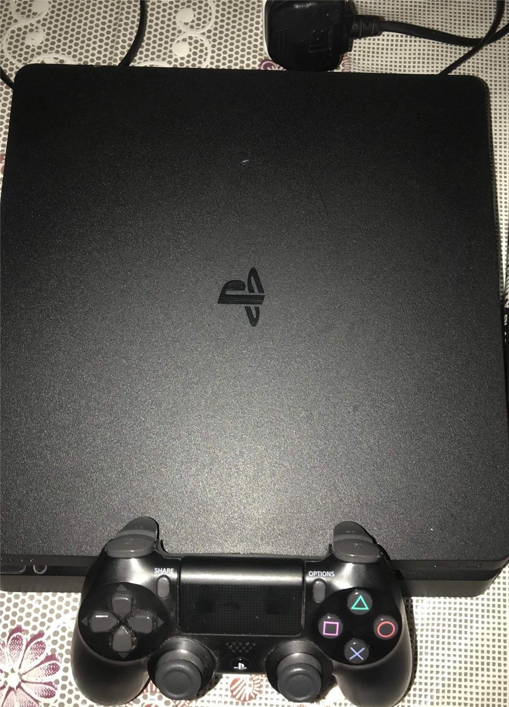 Vind Ps 4 +8 Jocuri+1 maneta