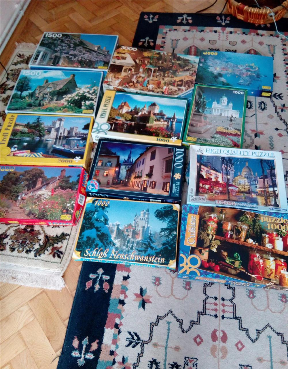 Vind PUZZLES diferite marimi in stare buna