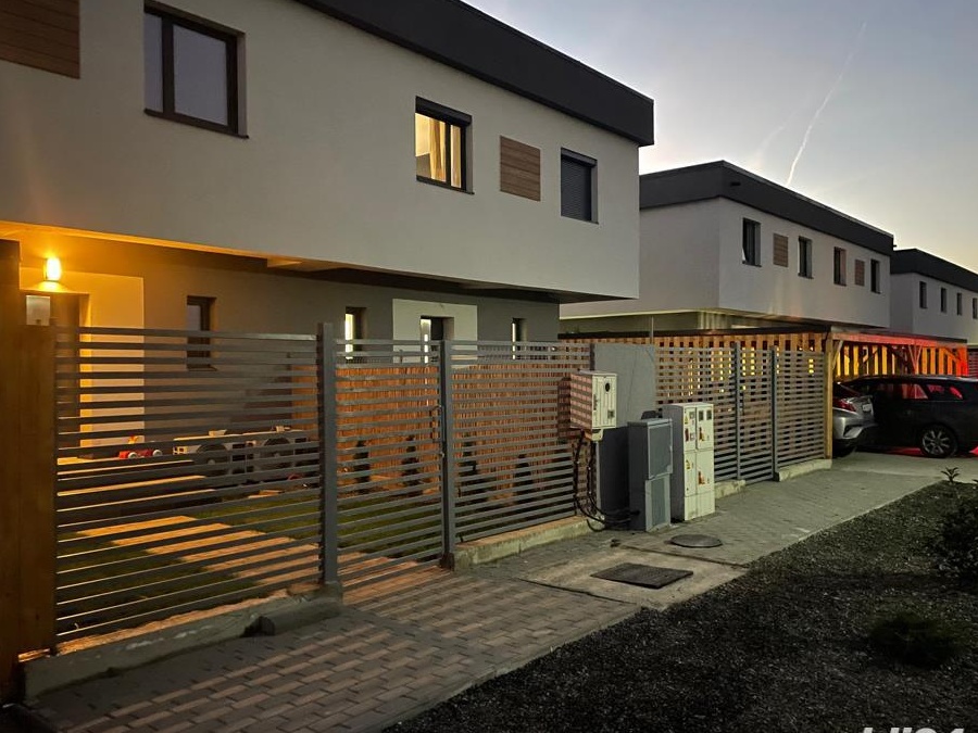 Vindem casa P + E