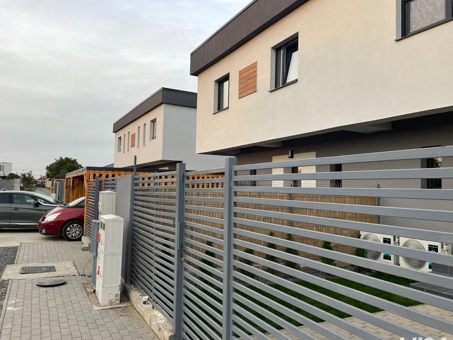 Vindem casa P + E