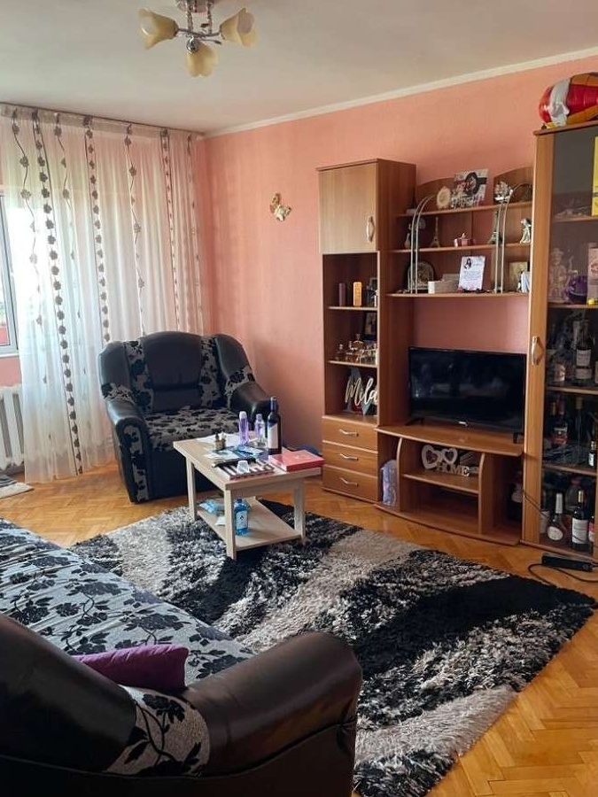 Vinzare apartament 3 camere-zona MB-uri