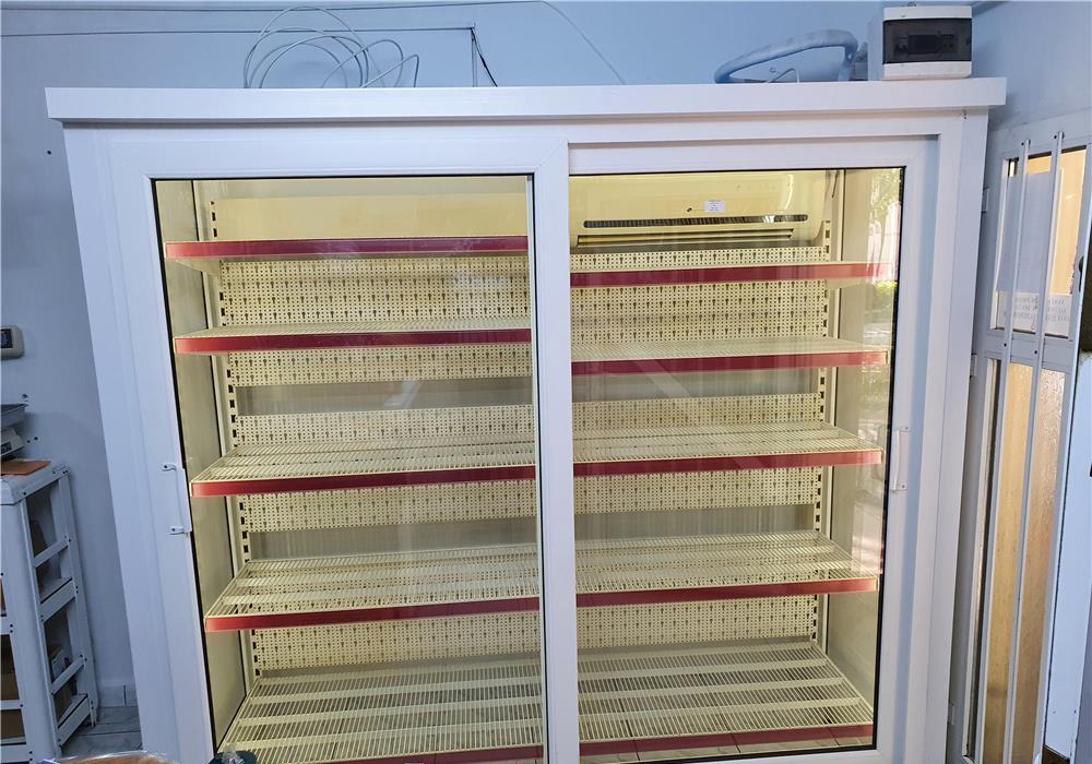 Vitrine frigorifice cu AER Conditionat modificat si 3-8 grade sau suflanta  , PRET CORECT  !!!