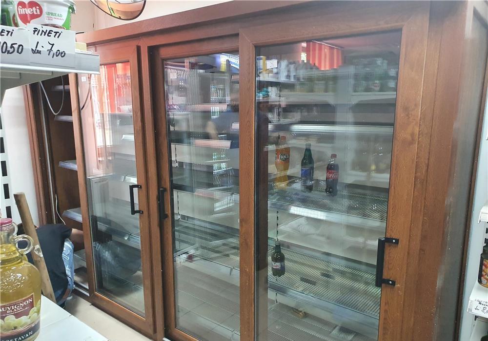 Vitrine frigorifice cu AER Conditionat modificat si 3-8 grade sau suflanta  , PRET CORECT  !!!