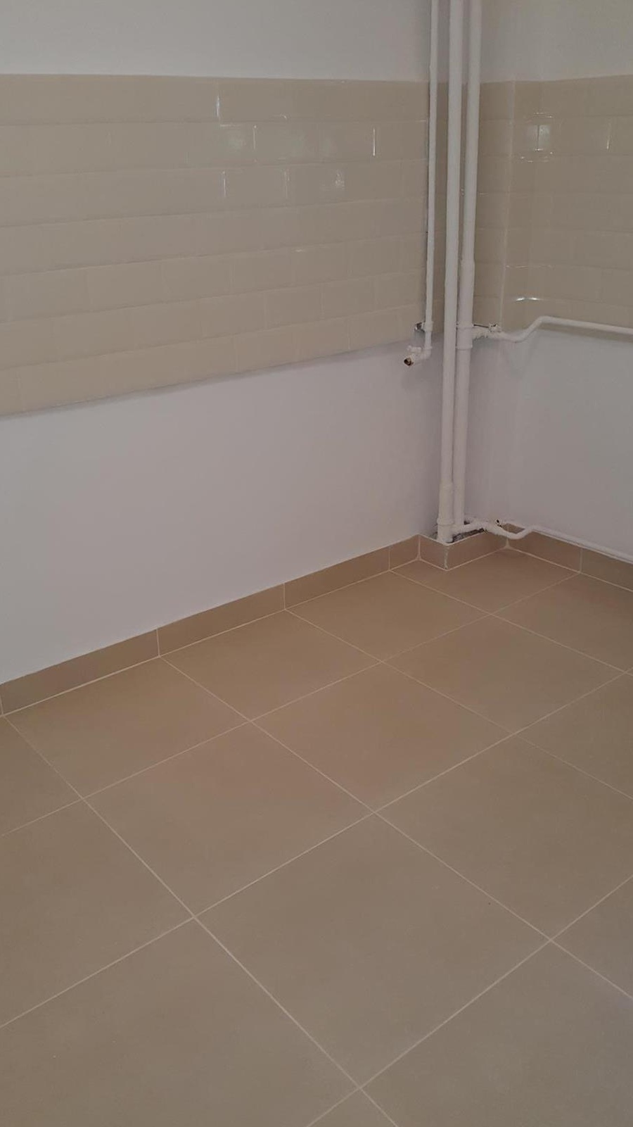 vvânzare apartament 3 camere semidecomandat , zona bucur obor - mosilor