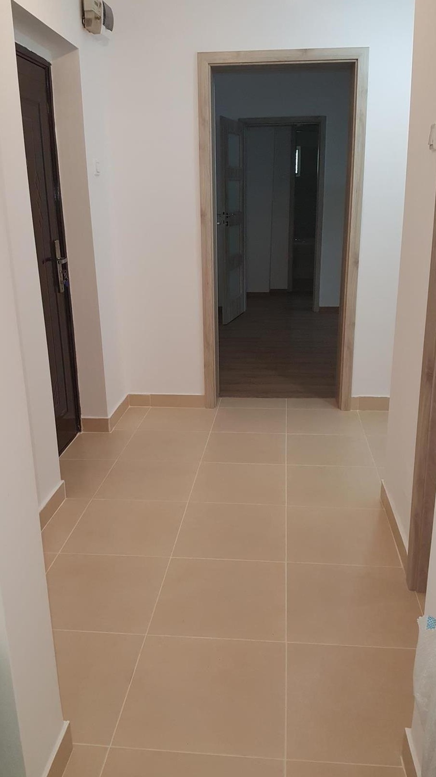 vvânzare apartament 3 camere semidecomandat , zona bucur obor - mosilor