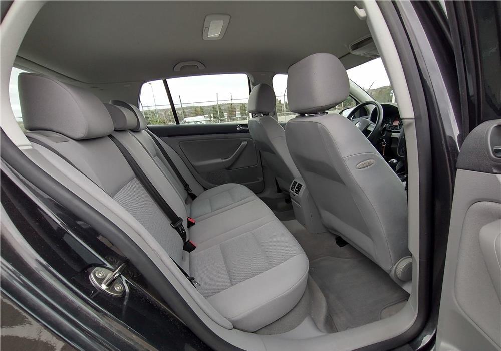 VW  GOLF 5 cu 100.000 km Full service Motor 1.6 Benzina  116 CP Klima incalzire scaune