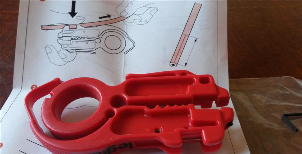 Wire stripper - Instrument profesional pentru cabluri electrice si FO