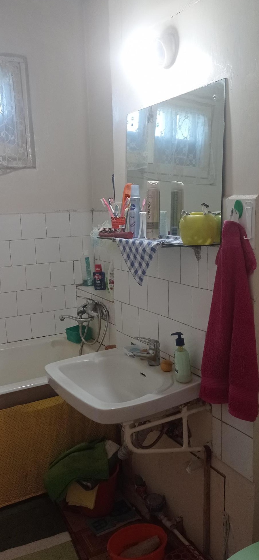 Zona Albina, apartament 2 camere semidecomandat, etaj 4 ,sarpanta, izolat,45.000 euro