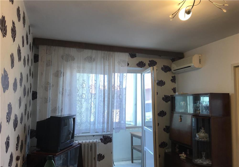 Zona Complex- Olimpia, apartament 2 camere, etaj 3/4, pret 55000 euro negociabil