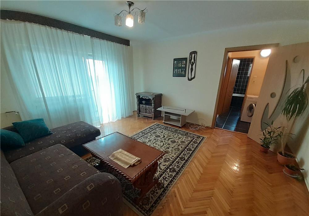 Zona Dambovita. Bloc izolat. Etaj 3.