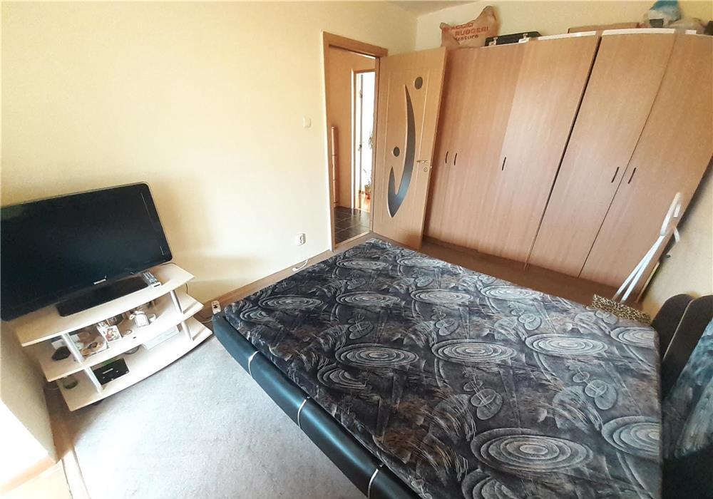 Zona Dambovita. Bloc izolat. Etaj 3.